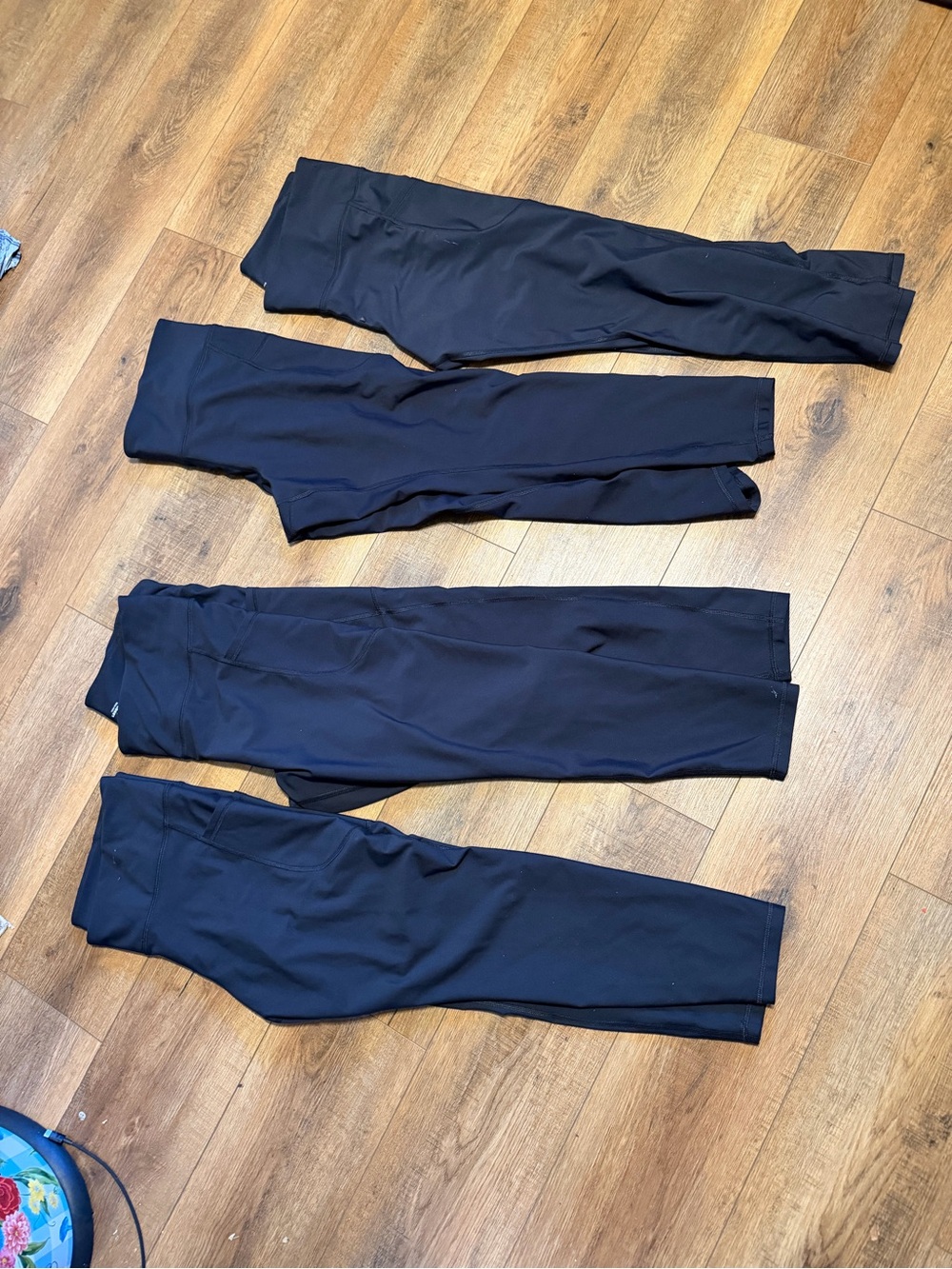 Women’s Black powersoft leggings Old Navy XL (4 pair)